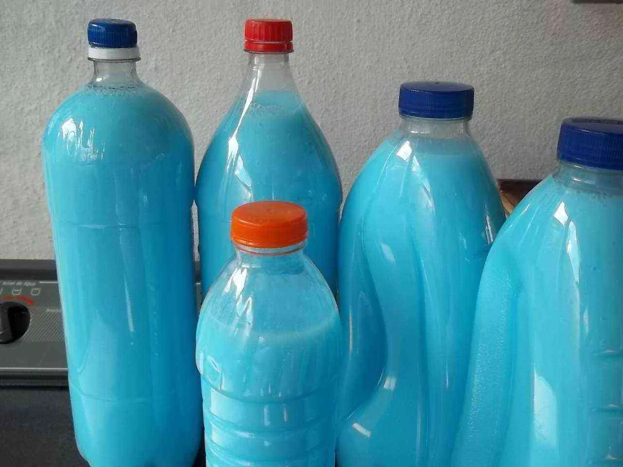 sabão líquido caseiro: roupas limpas com ingredientes simples - limpeza de fachadas - manutenção e conservação predial | esl sabão líquido caseiro